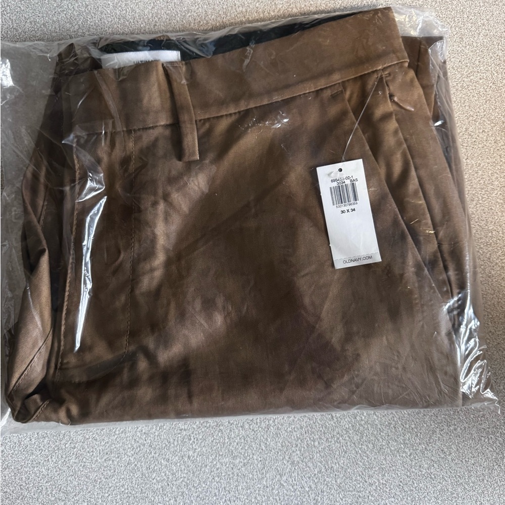 NWT Old Navy athletic tech DOEADEER 30 x 34